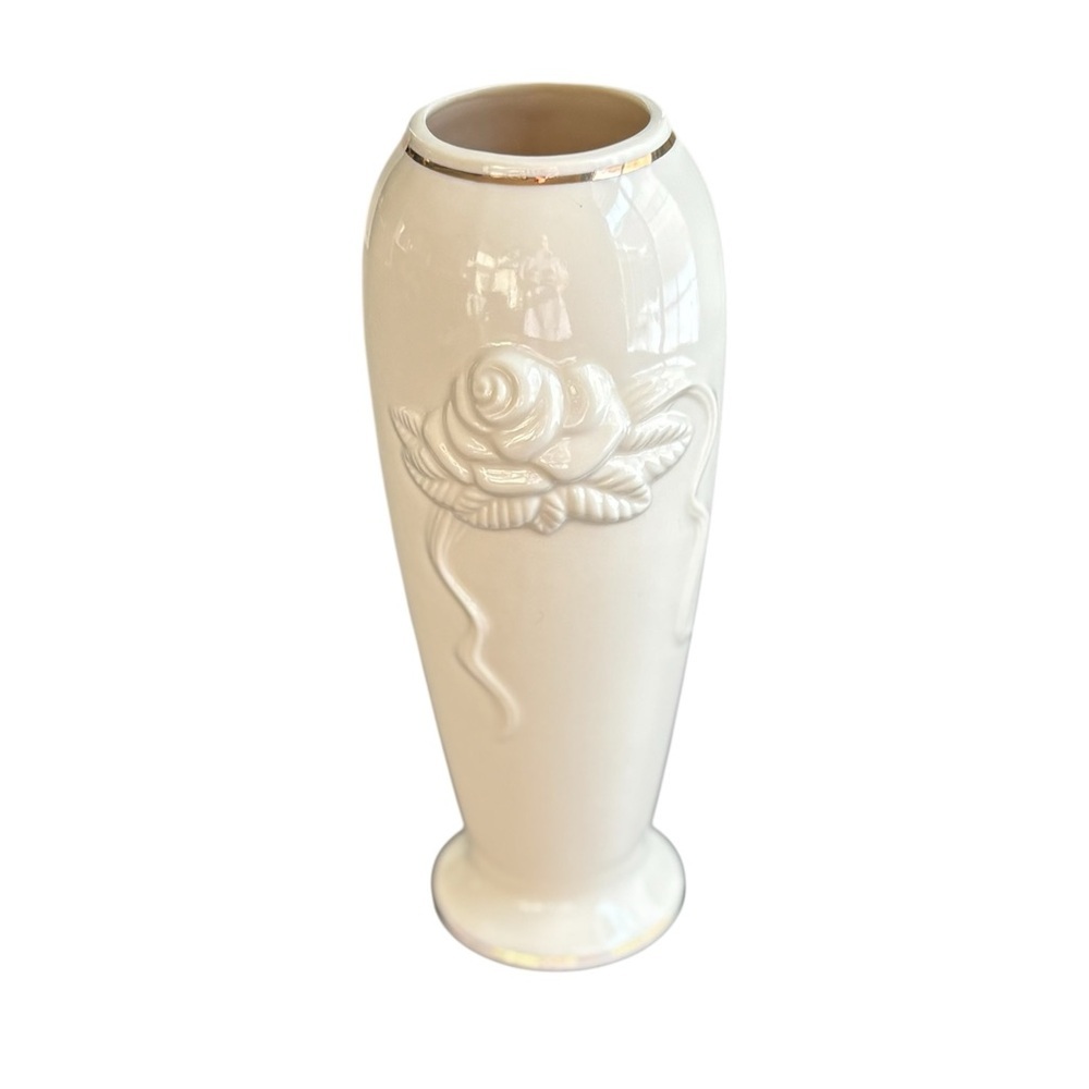 Lenox Rose Blossom / Rosebud Collection porcelain bud vase with 24kt gold trim